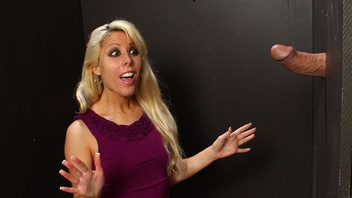 Блондиночка Алексис  (Alexis Lauren) пососала хуец