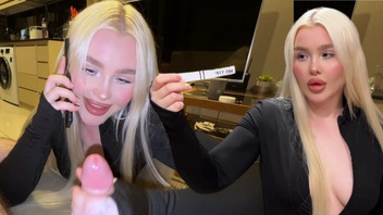 Блондиночка сучка часто трахается