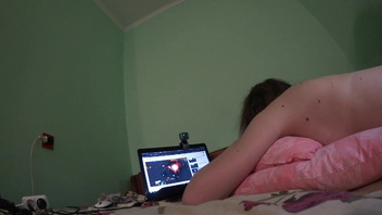 Пристроил хуец к телочке