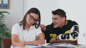 Крепкий хуй в сисястой курве