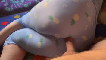 Член между булок