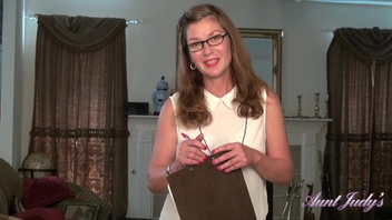 Сисястая зрелая милфа