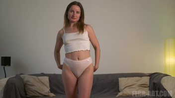 Легкое соло милой девушки