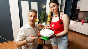 Очень сиськастую самку поебал хуй