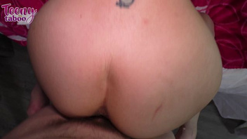 Пышногрудая сука круто ебенится