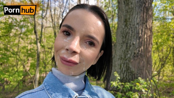 На природе телочка пососала очень крепкий член