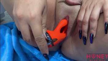 Игрушка и пизда - отличное соло