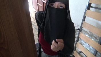 Дрочка члена на телочку