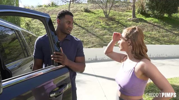 Черный большой конец в сисястой шлюшке