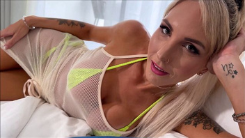 Очень сиськастая мама круто потрахалась