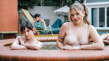 Круто поебался сразу с двумя телочками