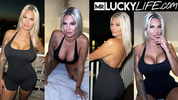 Очень сиськастая мамочка