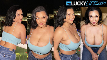 Очень грудастая сучка