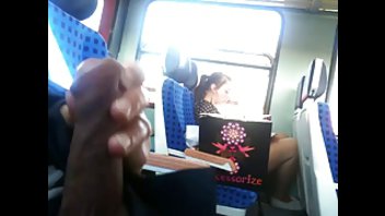 Дрочила в электричке