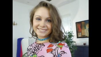 Красивая девчушка испытала альное удовольствие