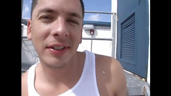 Ебля под открытым небом на крыше дома