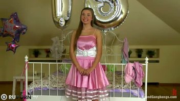 Группа парней жестко поздравила Русскую деваху с восемнадцатилетием