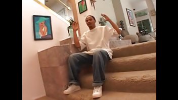 Шлюшка с восточными нотками с большим удовольствием трахается с черным