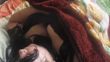 подруга спит