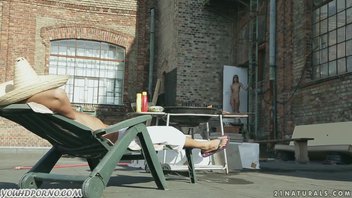 Молодая шалунья соблазнила взрослого парня