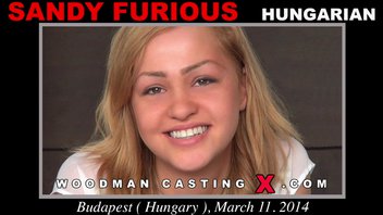 Веселую блондинку тестируют на профпригодность посредством секса