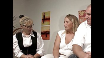 Немецкая групповушка с немного престарелыми порно актерами
