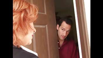 Рыжая полненькая мамаша развлеклась с молодым человеком