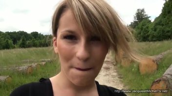 Французскую блядь пустили по кругу на природе