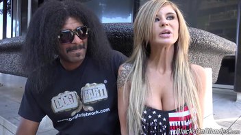 Компания негров жестоко отжарила прелестную цыпочку