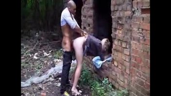 Катю развели на секс на развалинах.