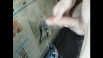 Залил монитор спермой