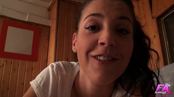 Молодая красавица на порно касте