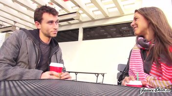 Развел молодую красотку на секс и заснял на скрытую камеру