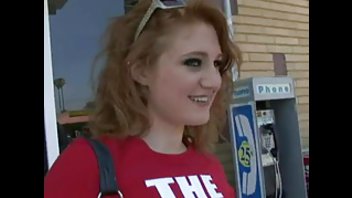 Большой черный ствол для белой рыжеволосой развратницы